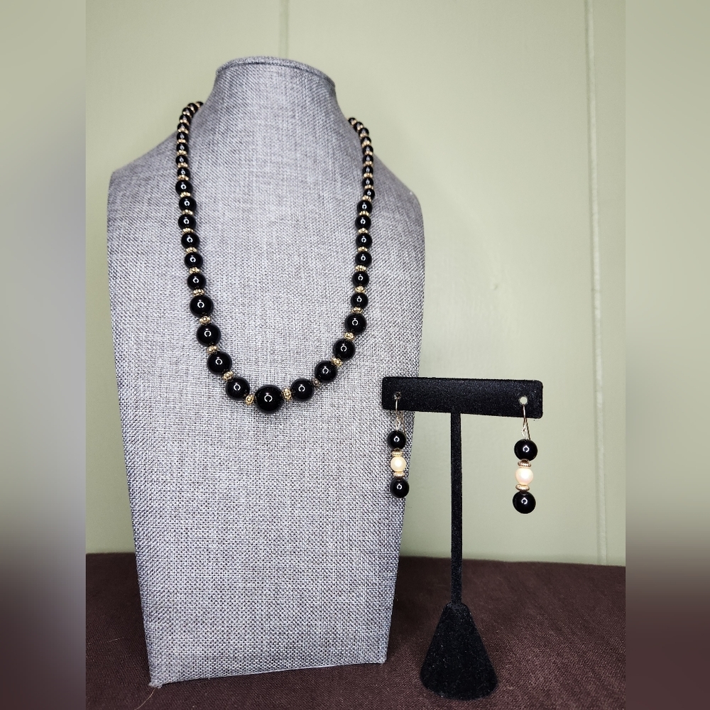 Women Onyx Beaded Necklace/Earrings Set